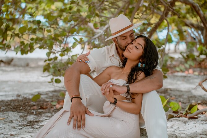 Private Vacation Photoshoot with Photographer in Aruba - What the photographer actually adds