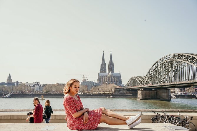 Private Vacation Photoshoot with Photographer in Cologne - Christmas markets and seasonal backdrops