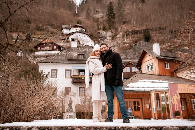 Private Vacation Photoshoot with Photographer in Hallstatt - A family option with useful patience