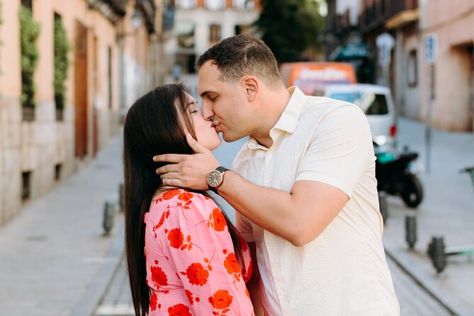 Private Vacation Photoshoot with Photographer in Madrid - A private session that suits solo visitors and families