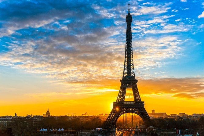 Professional Eiffel Tower Photo Tour with VOGUE Photographer - A One-Hour Eiffel Tower Shoot With a Fashion-Photo Feel