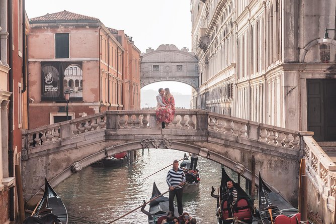 Professional Photographer in Venice, Italy - Posing help for people who feel awkward