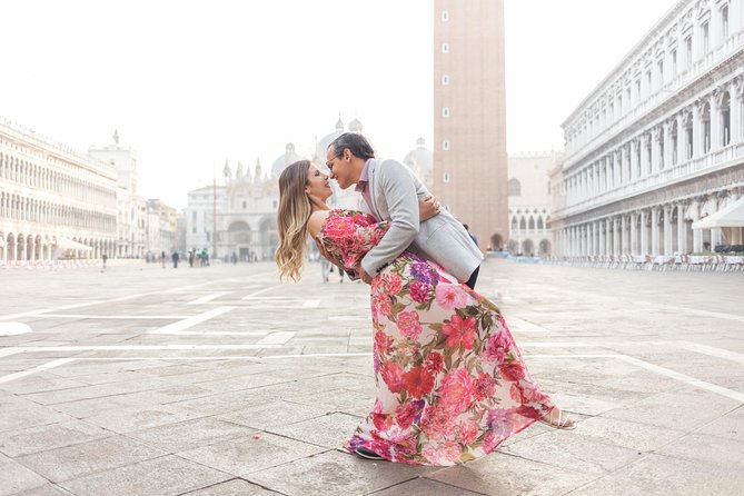 Professional Photographer in Venice, Italy - Moving through Venice city center