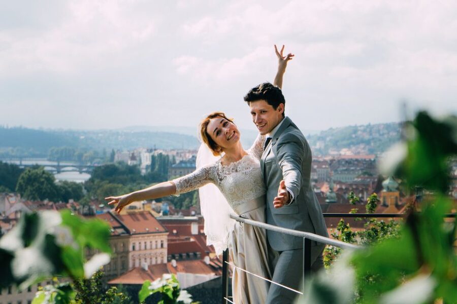 Professional photoshoot in Prague - 1 hour, 30 or 15 min - Price, timing, and practical value