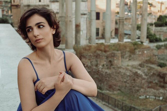 Professional Photoshoot in Rome - Walking to Piazza Venezia