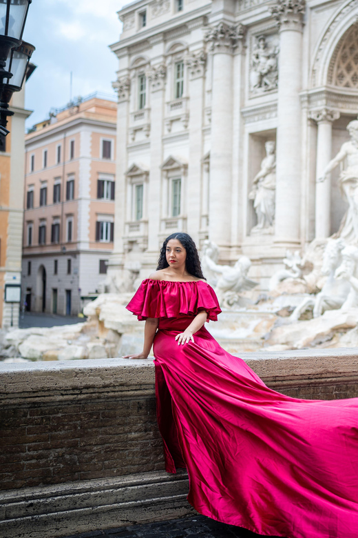 Professional Photoshoot in the Eternal City Rome - How the photographer helps you look natural