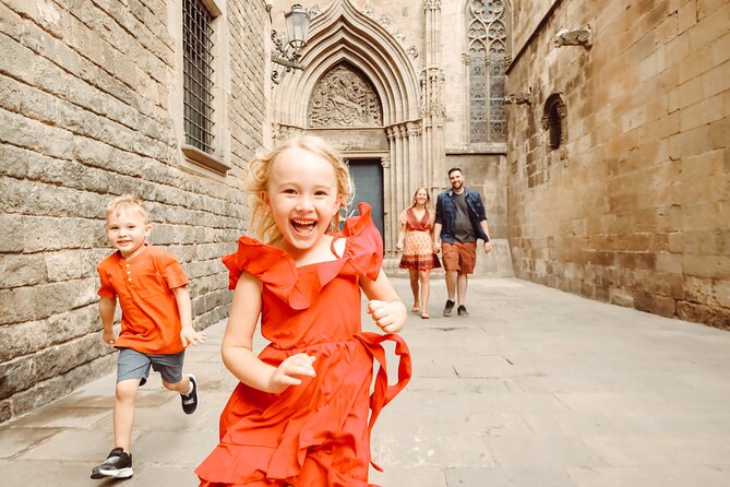 Professional Photoshoot Tour - Barcelona's iconic locations - Framing the Pont del Bisbe