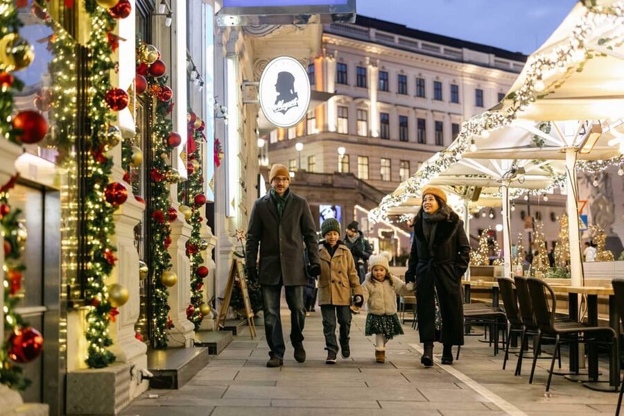 Professional Photoshooting in Vienna - A portrait walk through Vienna’s historic center