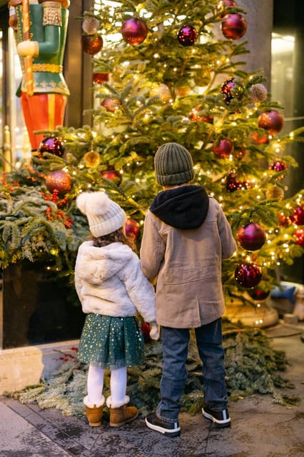 Professional Photoshooting in Vienna - Burggarten for softer family portraits
