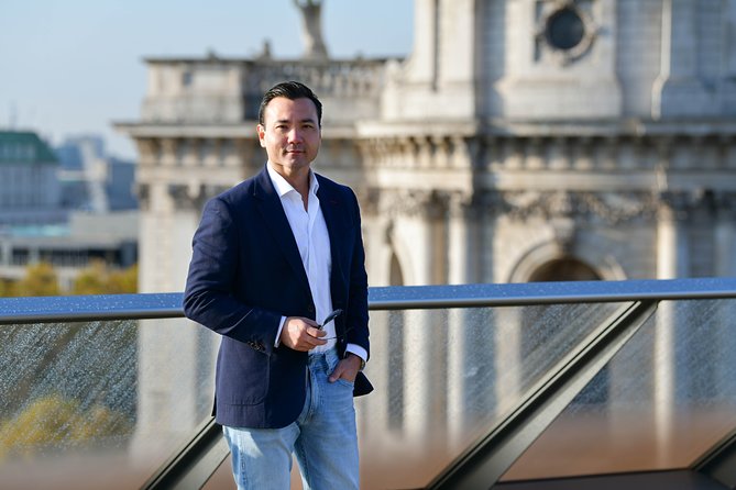 Professional Private Photoshoot in London - Tower Bridge brings the grand finish