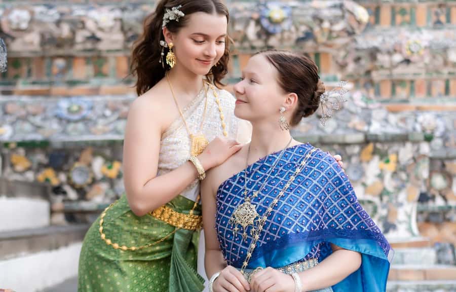 Professional Thai Costume Photography at Wat Arun, Bangkok - Wat Arun gives the session its sense of place