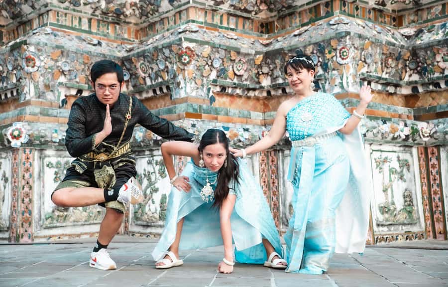 Professional Thai Costume Photography at Wat Arun, Bangkok - Heat, temple manners, and practical preparation