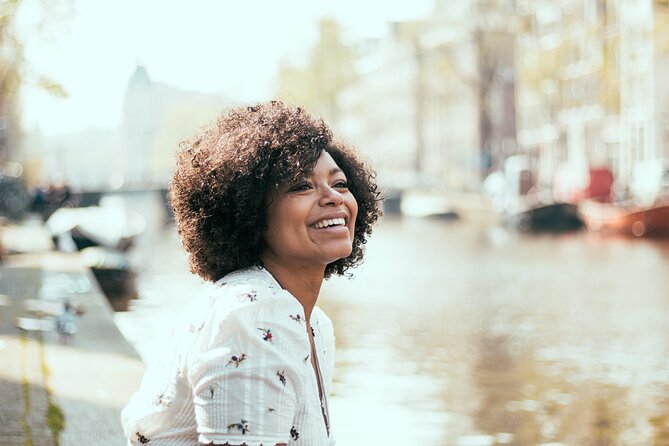Professional Tinder Photo Session in Amsterdam - Choosing between one outfit and three locations