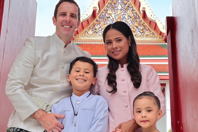 Proposals in Thai Costume with Photoshoot - Wat Ratchaburana and a short merit-making ceremony