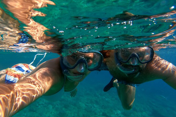 Pula Kayak Tour-Cliff jumping,snorkeling& free GoPro pictures - A small beach, clear water, and a choice about cliff jumping