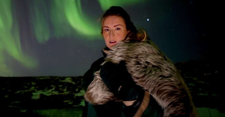 Reykjavik: Northern Lights Tour w/Pro Photos - Small Group - Chasing clear skies beyond the city lights