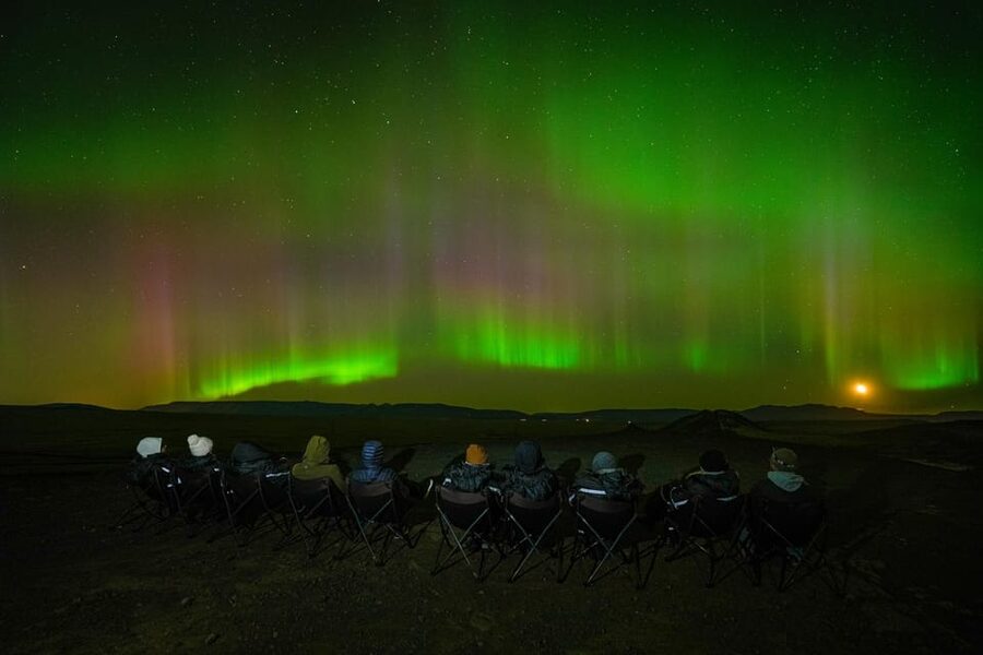Reykjavik: Northern Lights Tour with Private Photographer - Warm clothing, outdoor chairs, and the long wait
