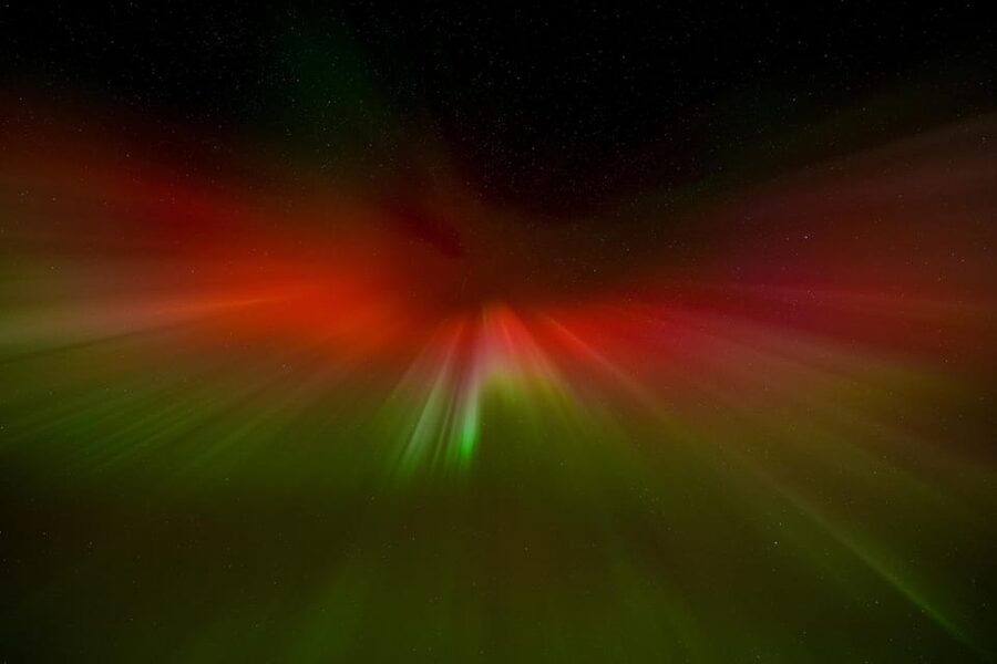 Reykjavik: Northern Lights Tour with Private Photographer - Icelandic snacks beside the aurora