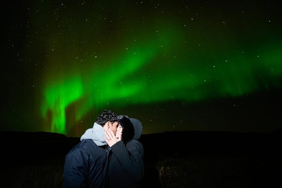 Reykjavik: Northern Lights Tour with Private Photographer - Getting photographs you can actually keep