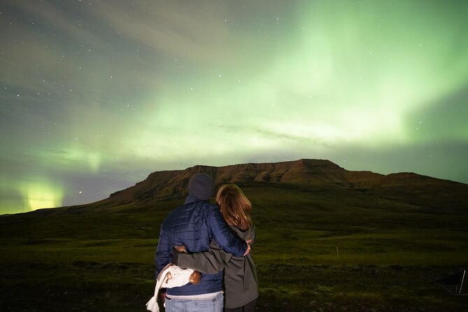 Reykjavik Northern Lights Tour with Pro Aurora Photos Small Group - Why the small group matters