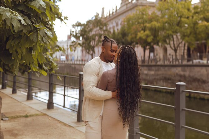 Romantic Couple Photoshoot in the Heart of Berlin - A good fit for first-time photo subjects