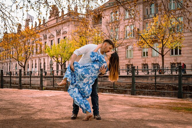 Romantic Couple Photoshoot in the Heart of Berlin - Timing, punctuality, and planning advice