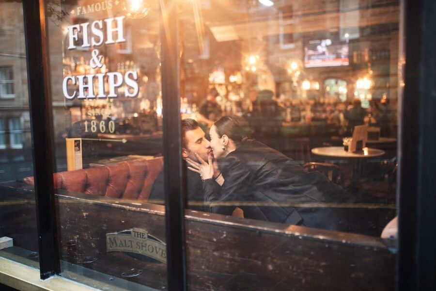 Romantic Photoshoot Experience for Couples in Edinburgh - Why Edinburgh Old Town works so well for portraits