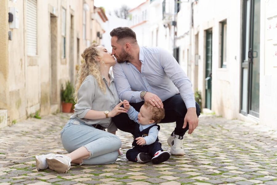 Romantic Photoshoot Experience for Couples in Lisbon - Meeting Nelson or Alexei in Alfama