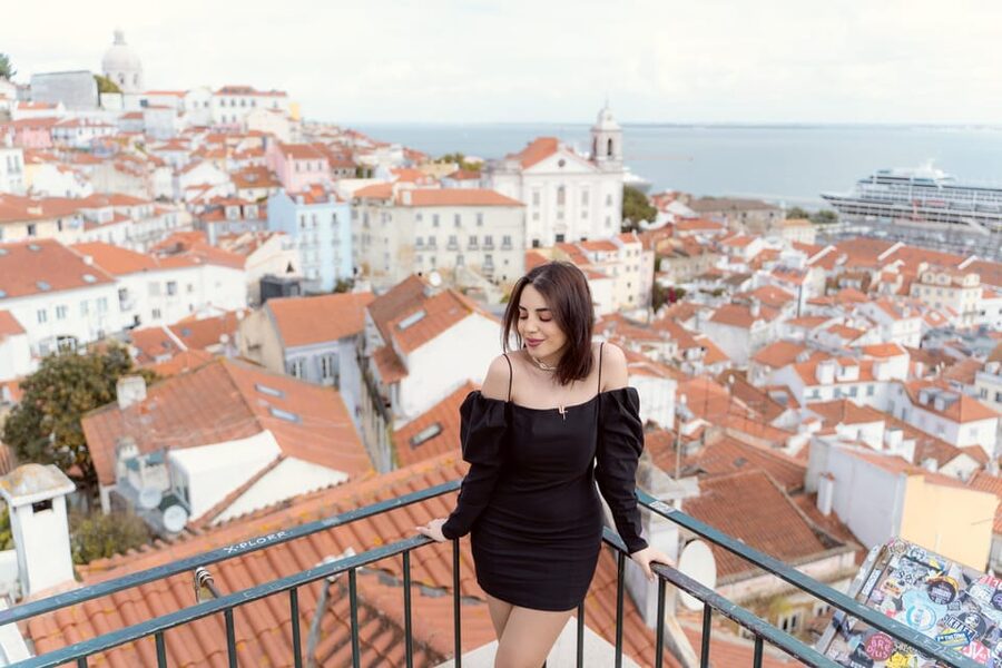 Romantic Photoshoot Experience for Couples in Lisbon - Who should book this experience