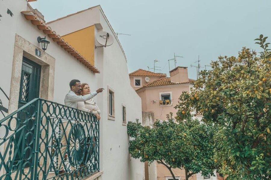 Romantic Photoshoot Experience for Couples in Lisbon - Should you book the Alfama photoshoot?