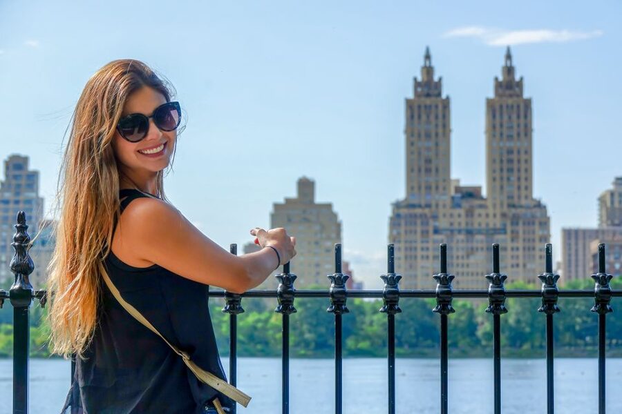 Romantic Photoshoot Experience for Couples in New York - A calm way to handle posing