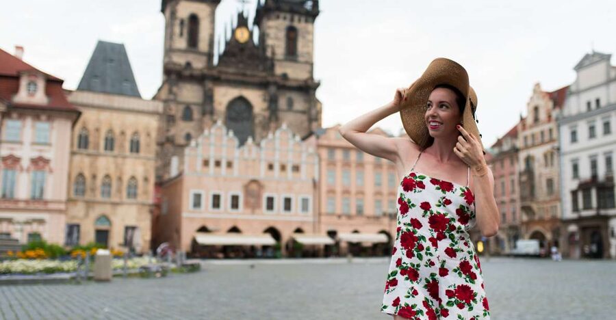Romantic Photoshoot Experience for Couples in Prague - How the photographer shapes the session