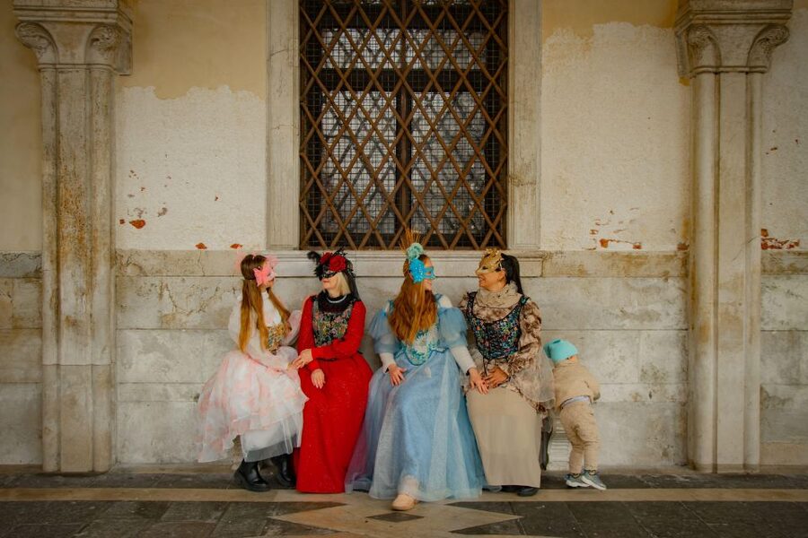 Romantic Photoshoot Experience for Couples in Venice - Thirty minutes or up to ninety minutes