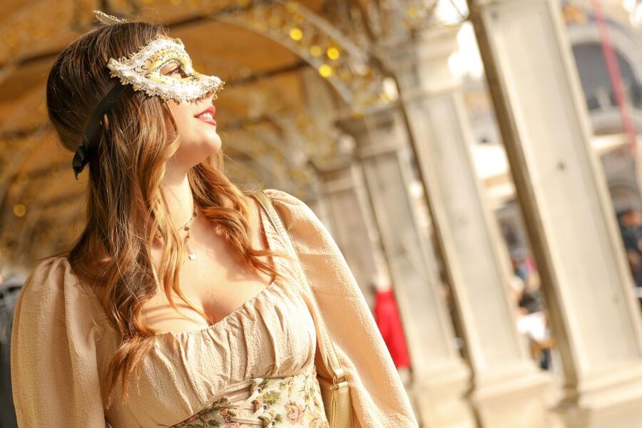 Romantic Photoshoot Experience for Couples in Venice - What the $66.05 price really offers