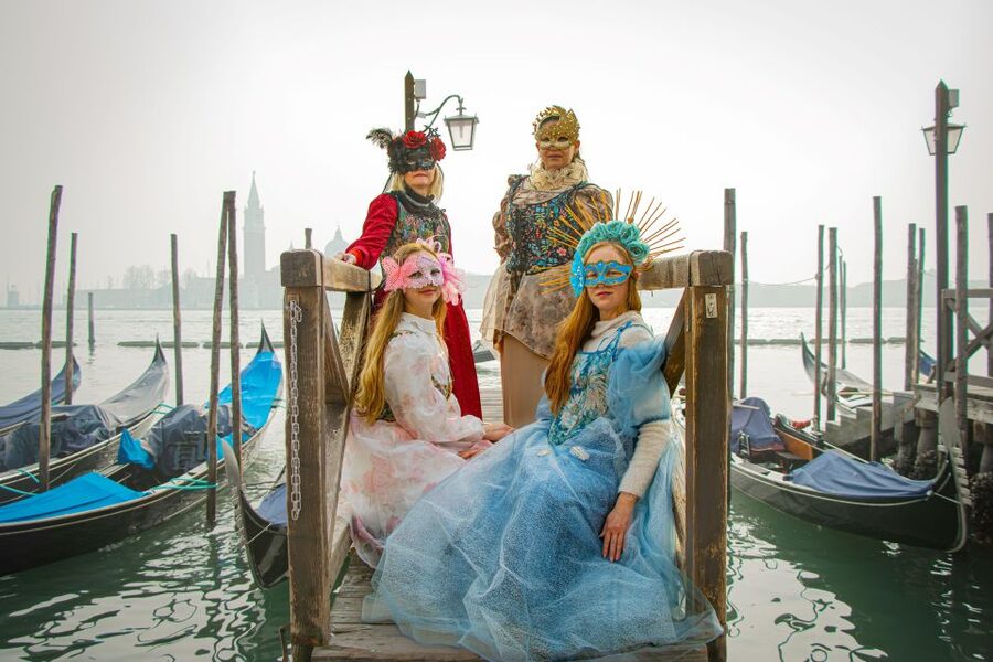 Romantic Photoshoot Experience for Couples in Venice - Who should book this experience