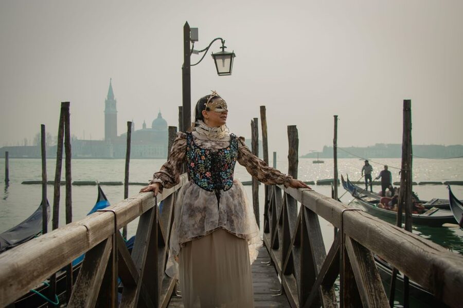 Romantic Photoshoot Experience for Couples in Venice - Meeting near Caffè Florian