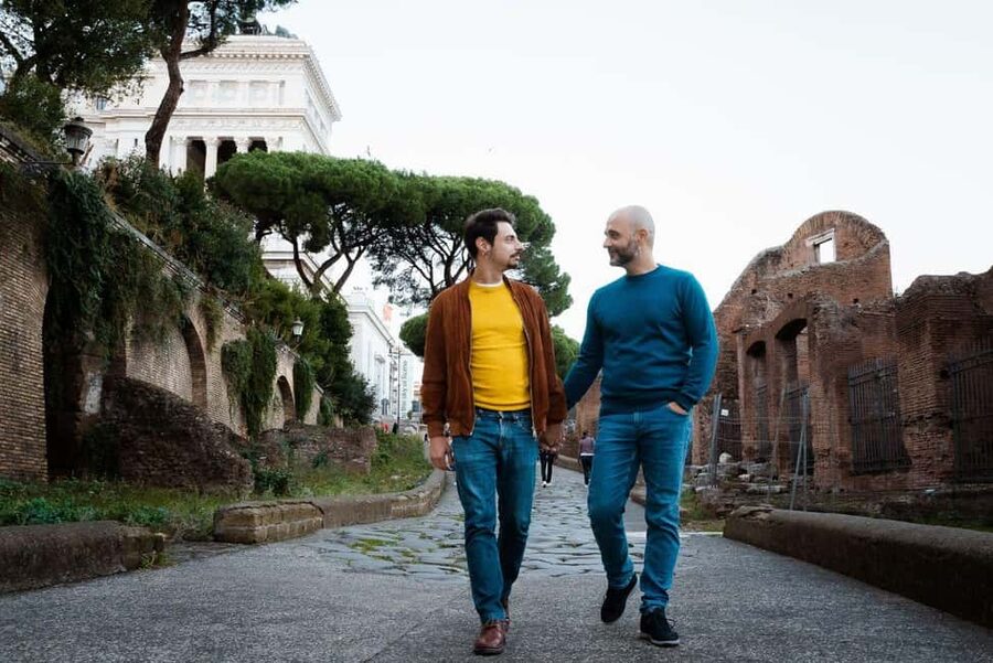 Rome: Couple Photoshoot Experience LGBTQ+ Friendly - What the 45 to 60 minutes are like