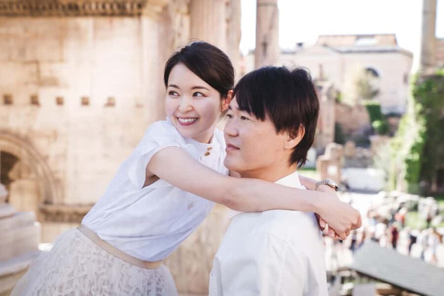 Rome: Couple Photoshoot – Iconic & Romantic - How Andrea handles posing and natural moments