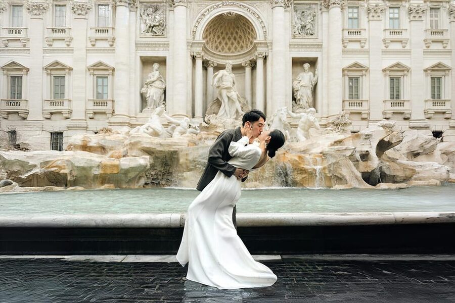 Rome: Early Morning Private Photoshoot at Iconic Landmarks - Choosing between Trevi Fountain, the Pantheon, and the Spanish Steps