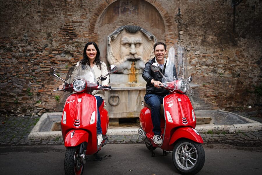 Rome: Explore the City by Vespa with an Optional Photoshoot - Piazza Venezia and the ride back