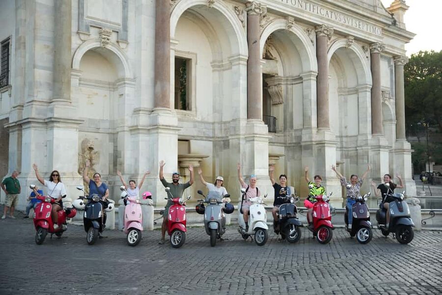 Rome: Guided Vespa Experience with Professional Photoshoot - Acqua Paola Fountain and Gianicolo Terrace