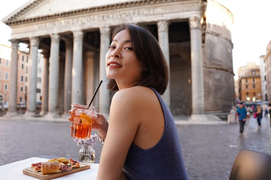 Rome: Highlights Photo Shoot for Memorable Moments - How the photographer handles poses and group routes