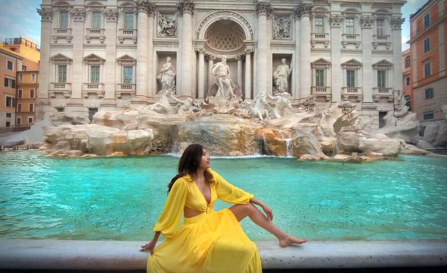 Rome: Iconic Trevi Fountain Private Photoshoot Experience - How the Photographer Helps You Look Natural