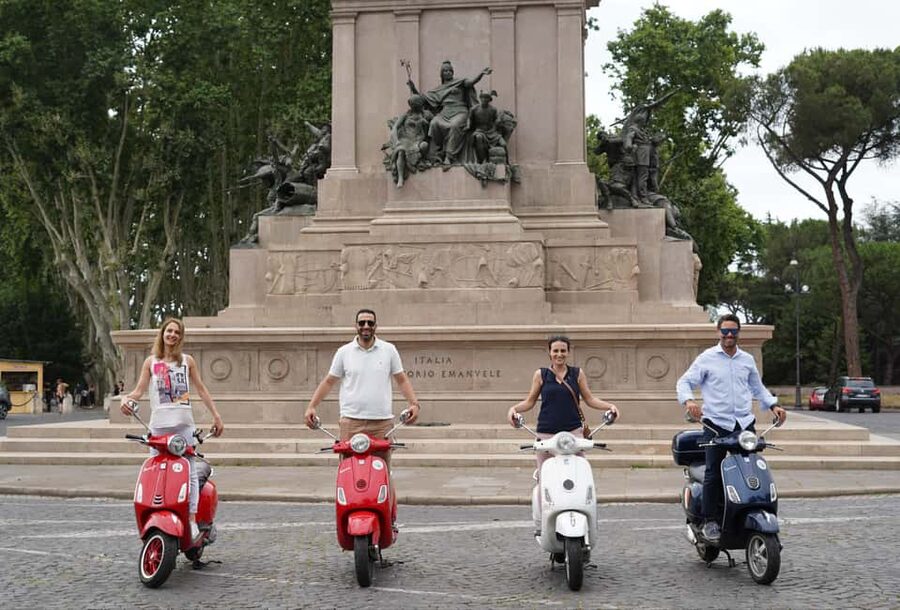 Rome: Night Photography service by Vespa with Aperol Spritz - Key points at a glance