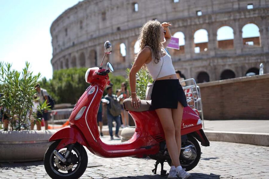 Rome: Night Photography service by Vespa with Aperol Spritz - Why a Vespa is a smart way to see Rome at night