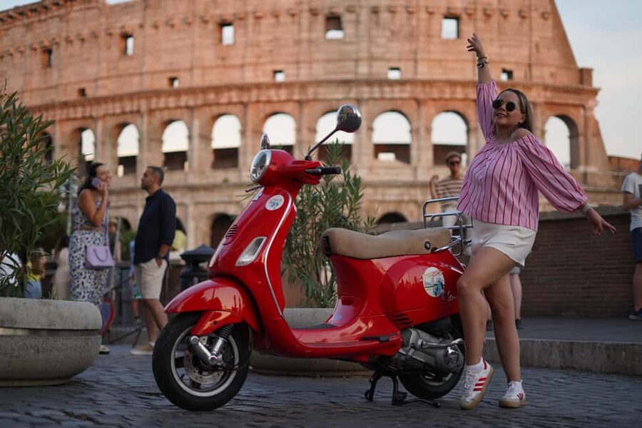 Rome: Night Photography service by Vespa with Aperol Spritz - What the photography service adds