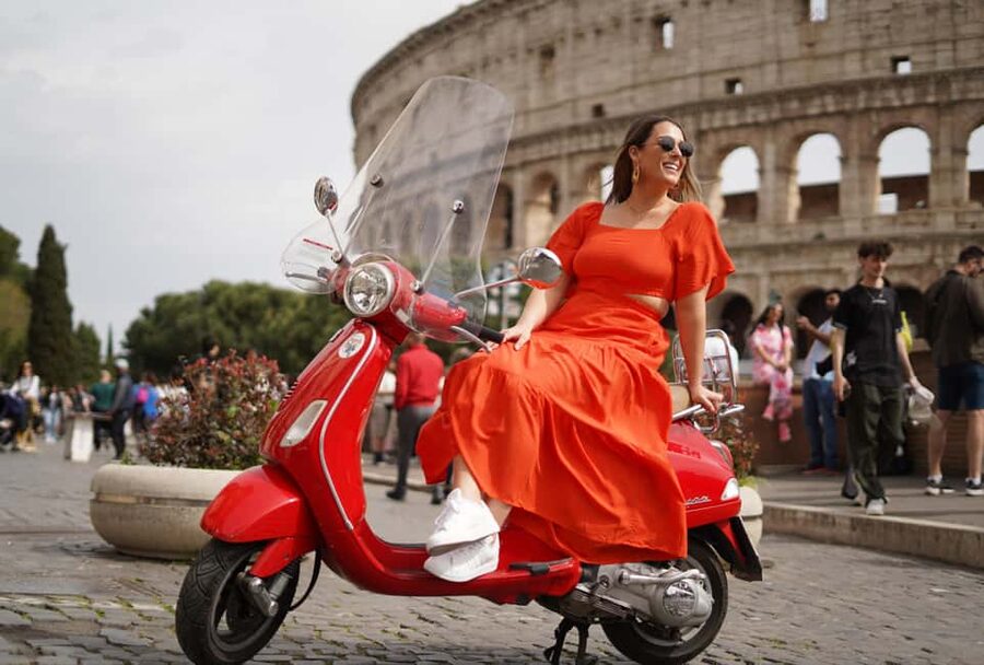 Rome on a Vespa – Photography Service - Meeting near the Colosseum