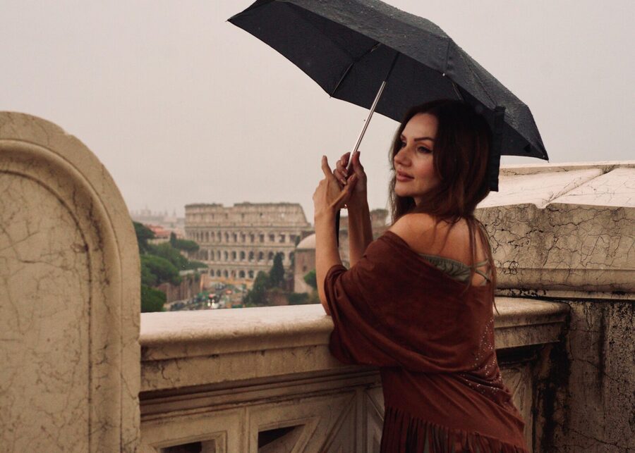 Rome: Private Couple Photoshoot with Candid & Romantic Times - Natural direction instead of stiff poses