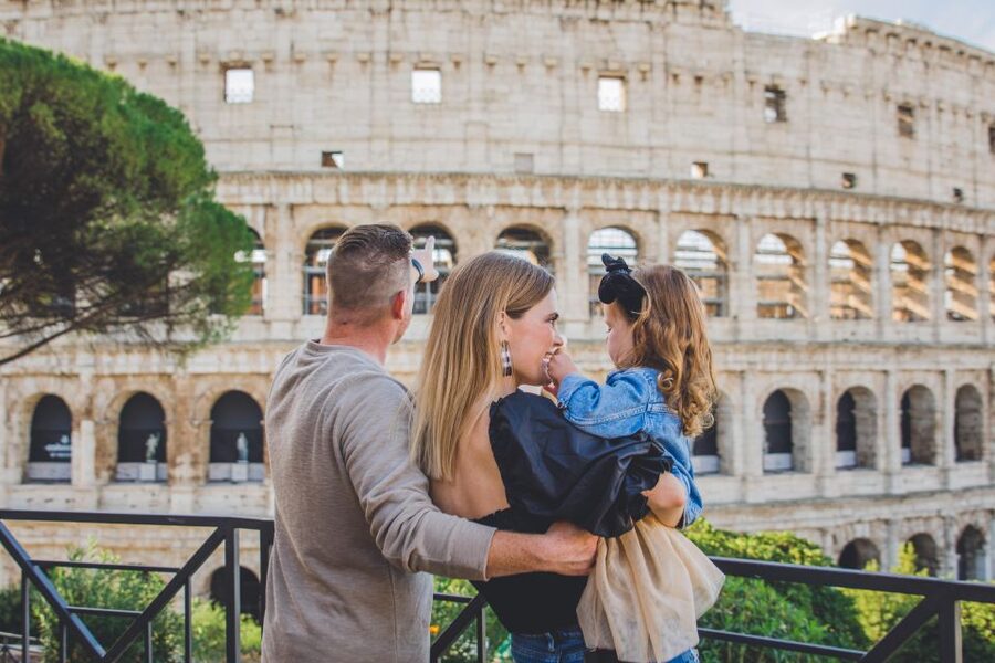 Rome: Private Professional Photoshoot at Colosseum - Working with children, couples, and larger groups
