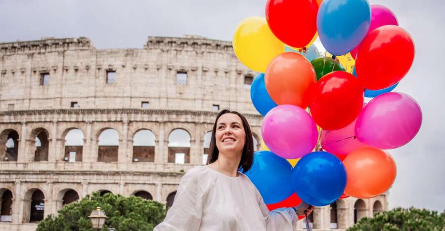 Rome: Professional Photoshoot With Balloons - Why the Colosseum works so well in the pictures